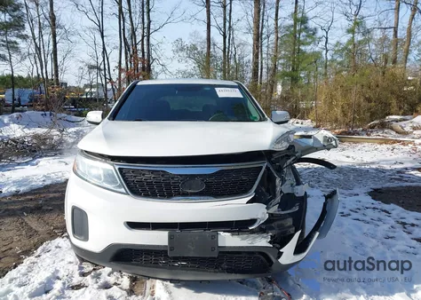 2015 Kia Sorento Lx z USA, uszkodzony, nr VIN 5XYKT3A6XFG593650